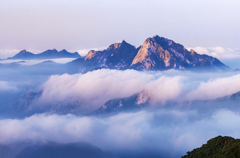도봉에서 본 북한산