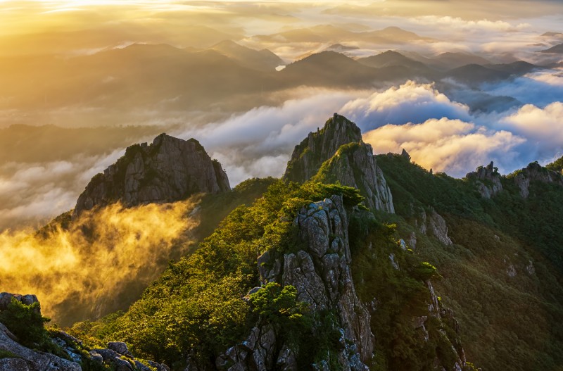 월출산의 아침 빛