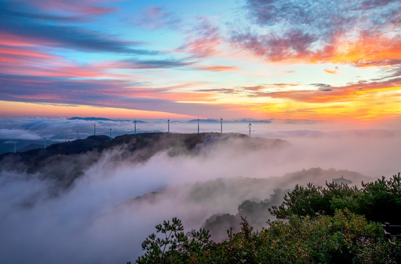 여명 빛에 물든 한우산
