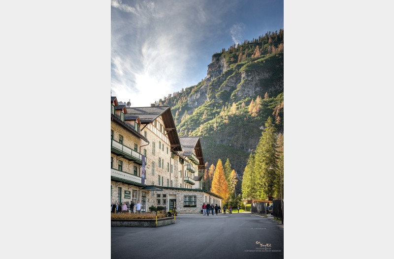 호수에 앉은 가을