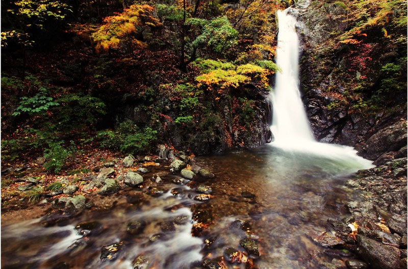 가을 폭포