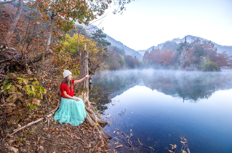 물안개 피는 강가에서